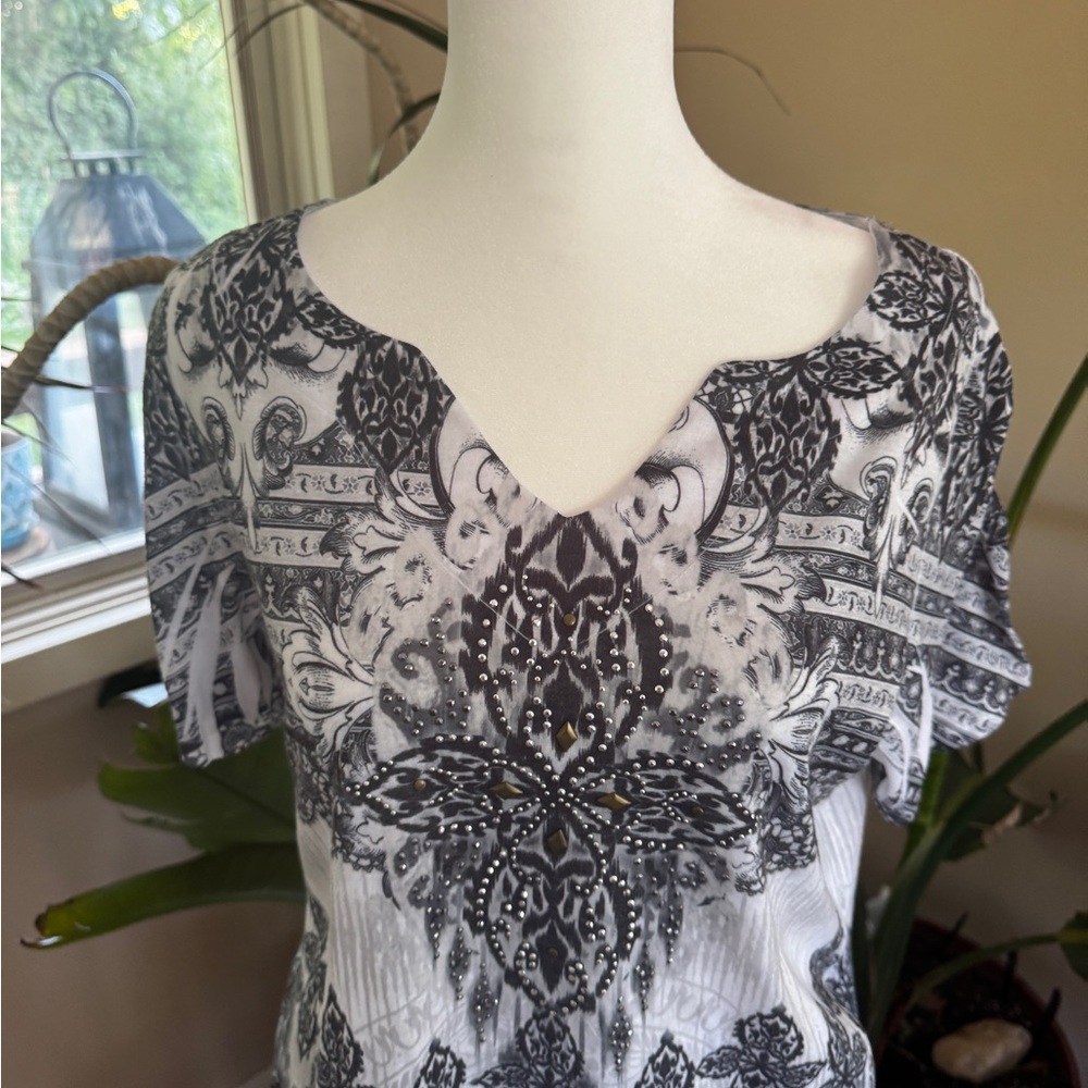 Chic Black and White Women's Blouse
